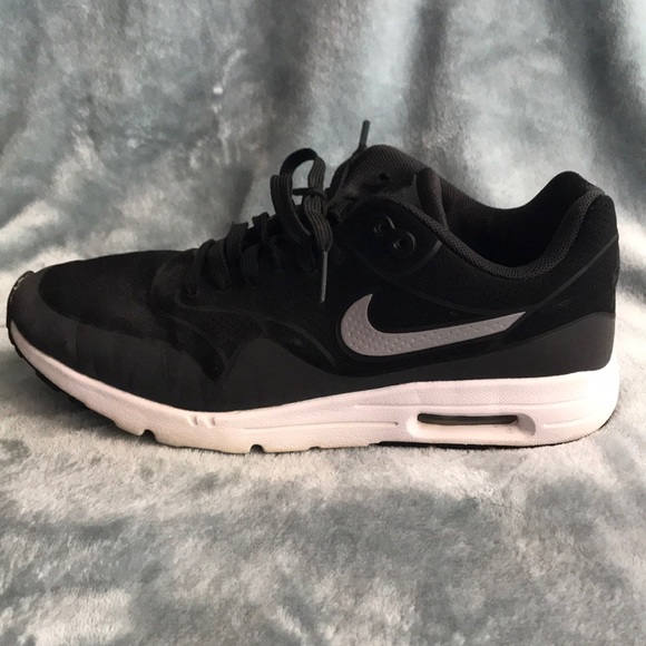 Women’s Nike Air Max - Picture 7 of 7
